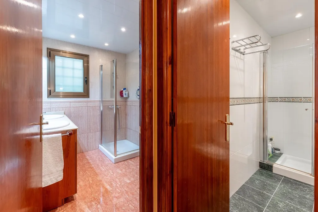 Salles de bain - Classic Style Villa with Pool in Caldes de Malavella