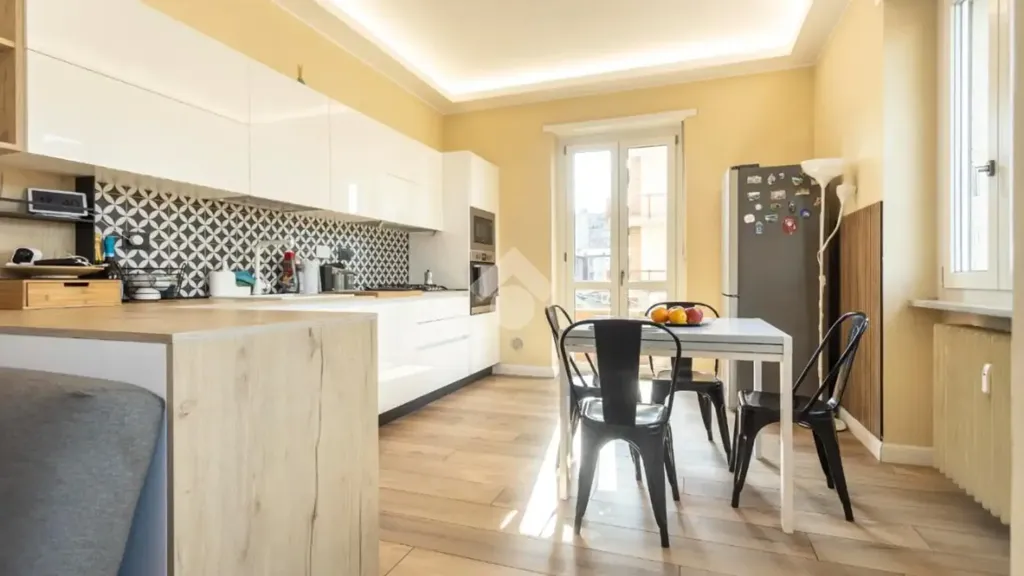 Cuisine - Modernised Apartment with Balcony in Turin