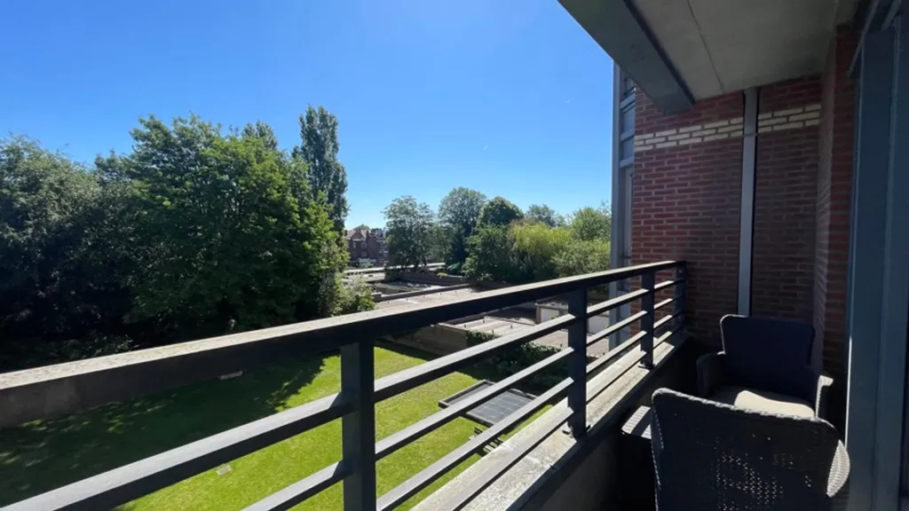 Rõdu - Bright Apartment with Terrace in Schaerbeek