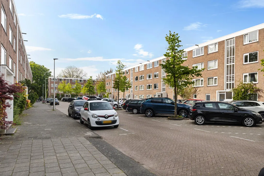 Välivaade - Galerijflat with Balcony in Quiet Green Area