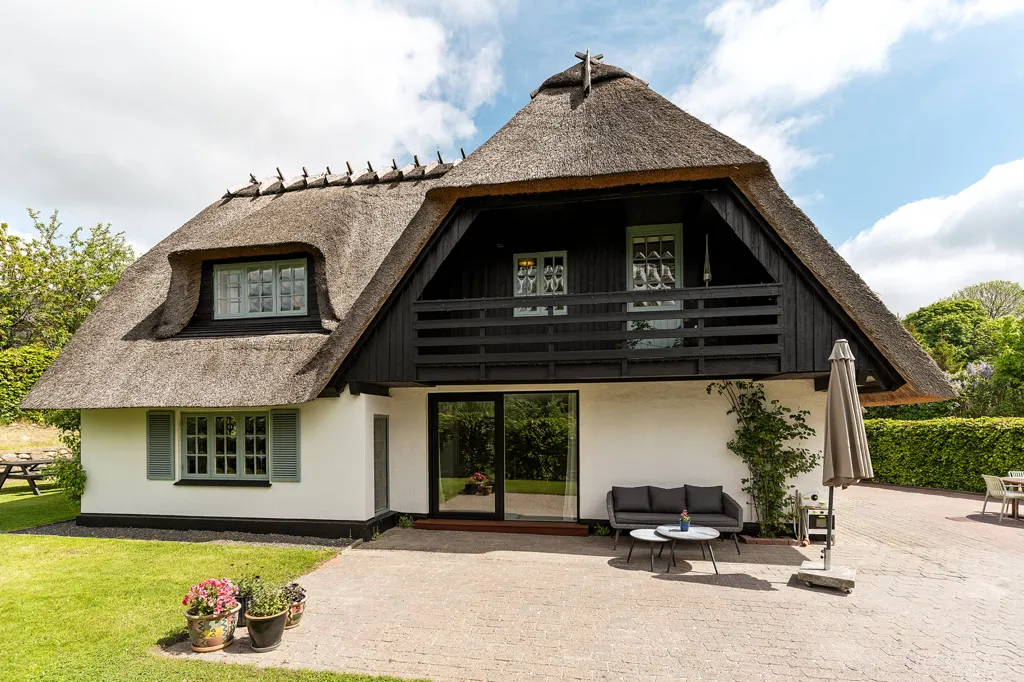 Välivaade - Thatched Villa with Garden in Helstrup