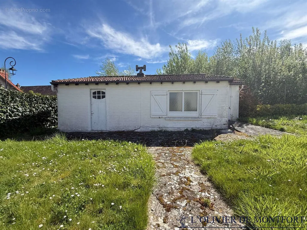 Garden - Constructible Plot with Balcony in Méré