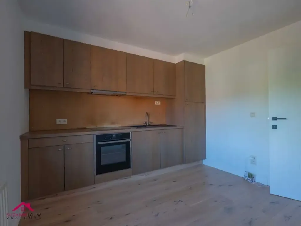 Cucina - Modernised House in Central Closed Development
