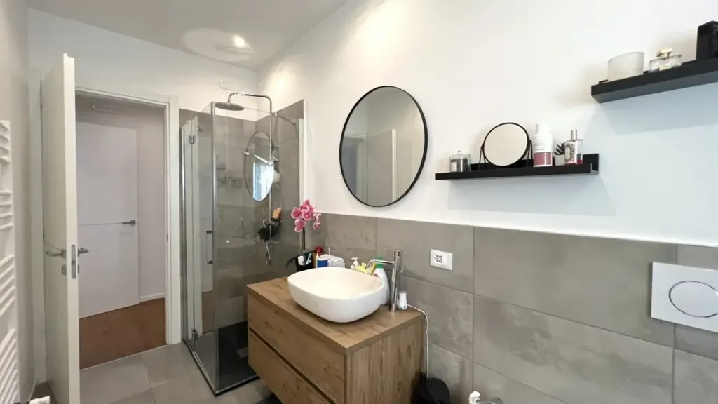 Bathrooms - Fully Rented Apartment with Ascender in Chiesanova, Prato