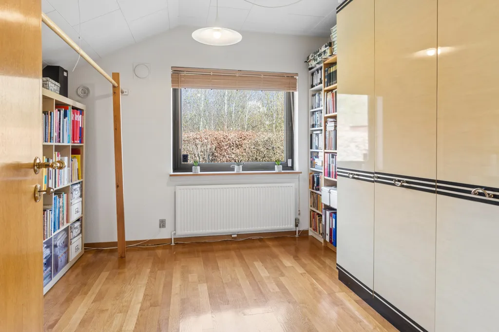 Kabinet - Charming Villa with Carport in Værløse