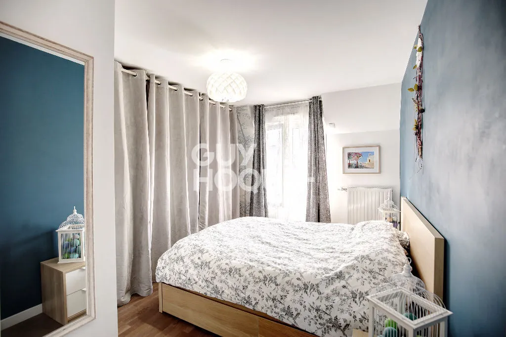 Chambres - Appartement 3 Pièces avec Balcon à l'Ouest au Centre-Ville