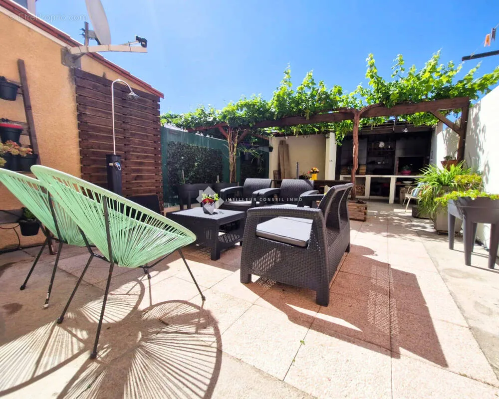 Terrasse - Appartement avec Garage et Cour à Perpignan