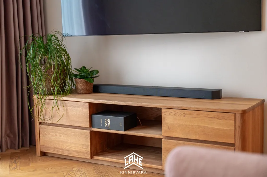 Elutuba - 5-Bedroom Apartment with Balcony in Tartu