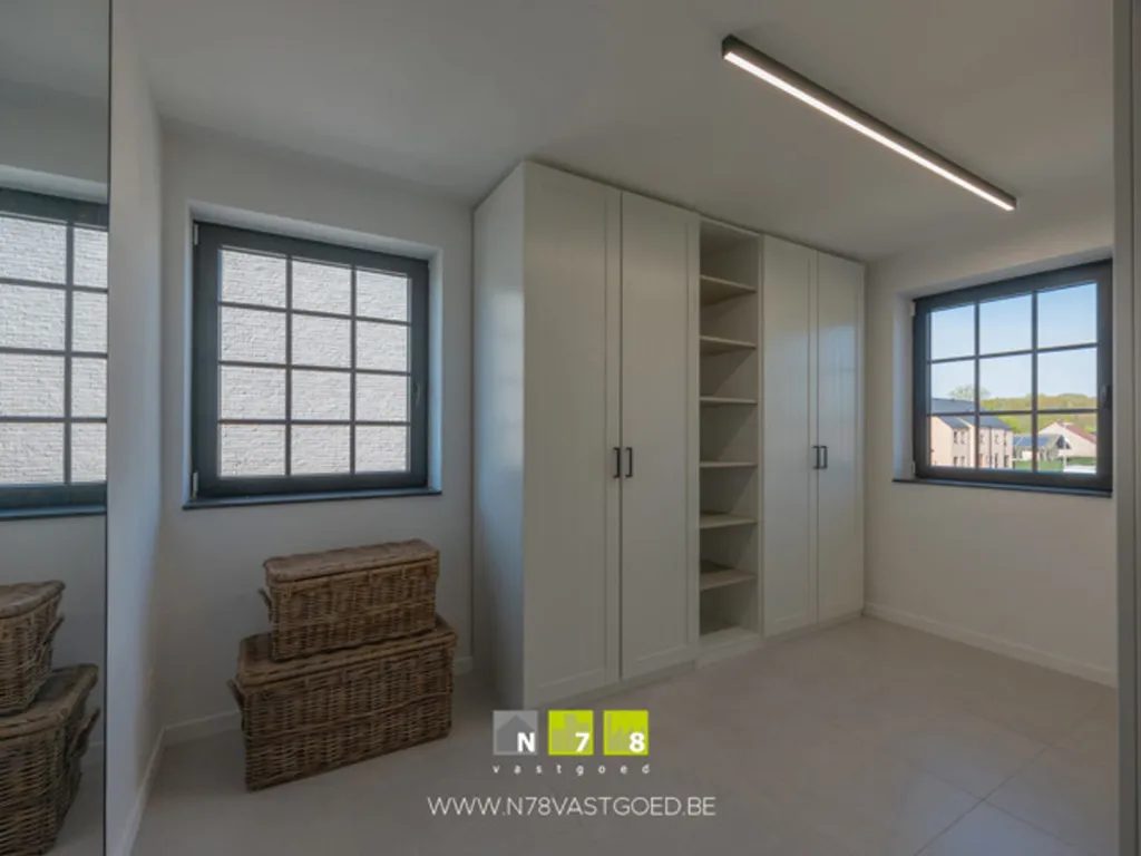 Pièces - Nouvelle Maison avec 3 Chambres à Opitter