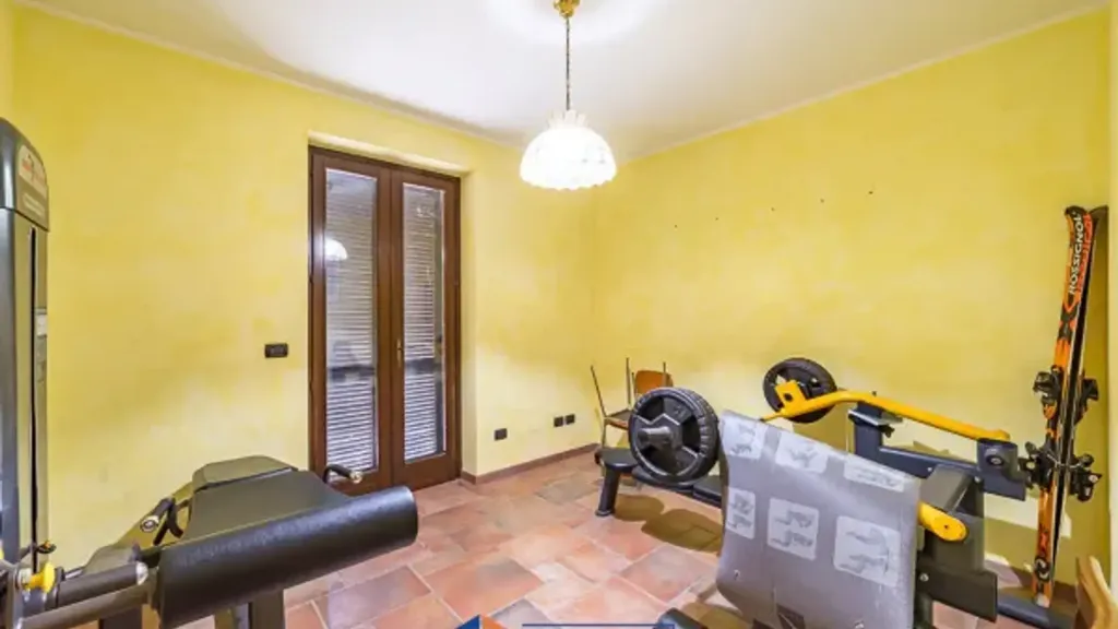 Rooms - Rustic Villa with Private Garden in Genola