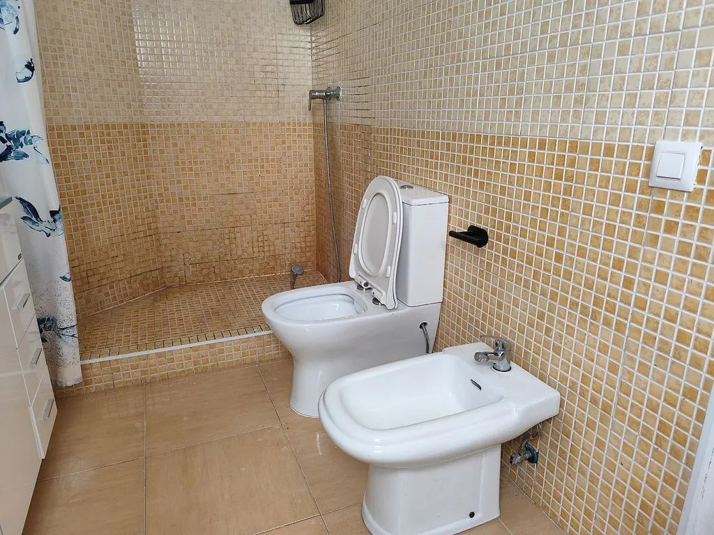 Bagni - 3-Bedroom Flat with Balcony in Historic Centre