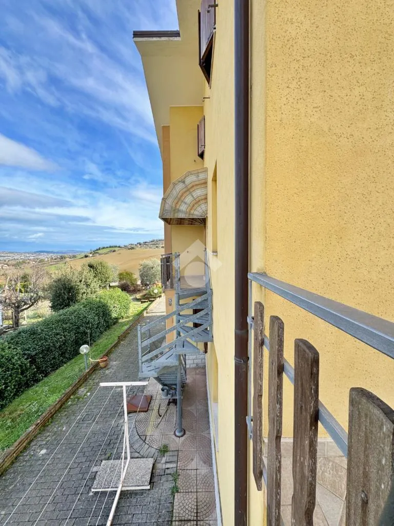 Balcony - Bifamiliare Villa with Garden in Montelabbate