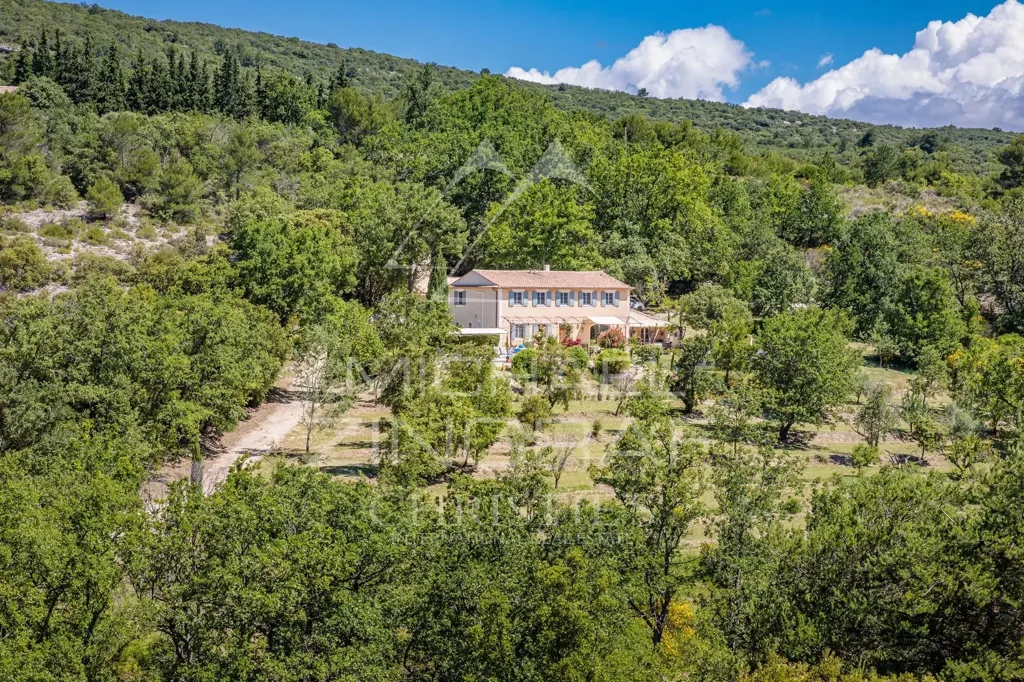 Vue aérienne - Bastide Élégante avec Vues Panoramiques sur le Luberon à Murs