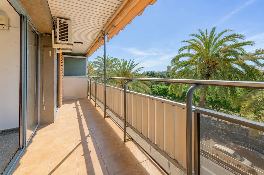 Balcon - Apartment with River View and Terrace in Campanar