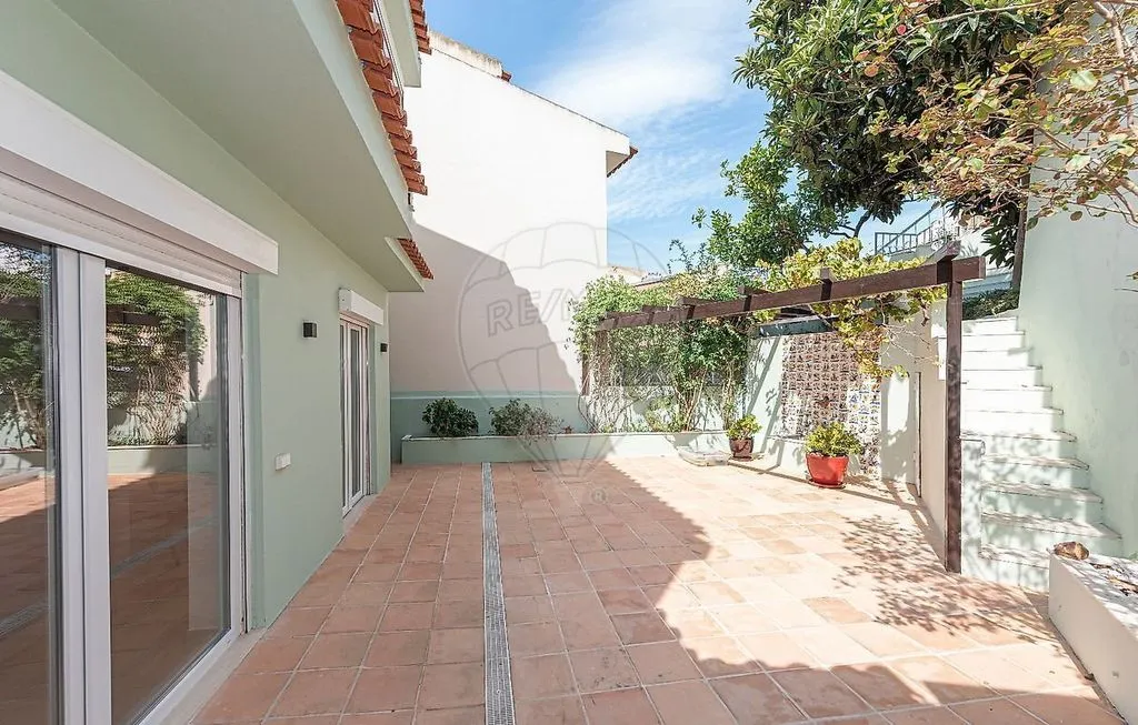Terrace - Luxury Villa with Ocean View in Cascais
