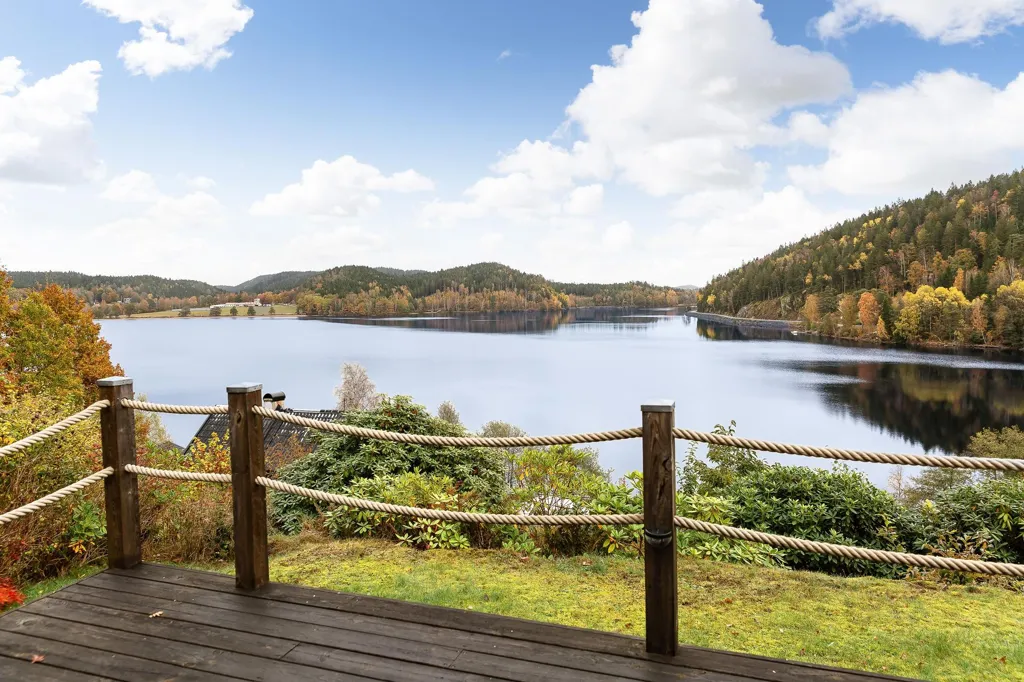 Jardin - Lakefront Plot with Three Houses in Hällingsjö