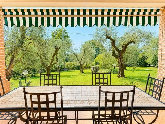 Terrass - Villa with Pool in Moniga del Garda