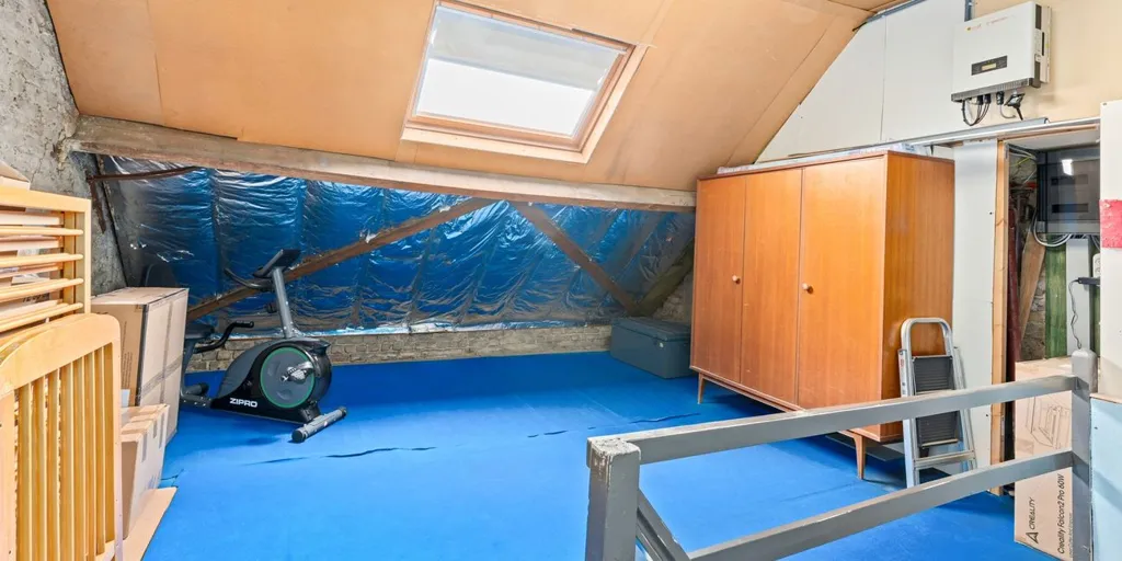 Toad - Modernising House with Garden in Roeselare