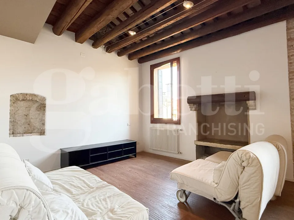 Soggiorno - Historic Apartment with Brickwork in Padua