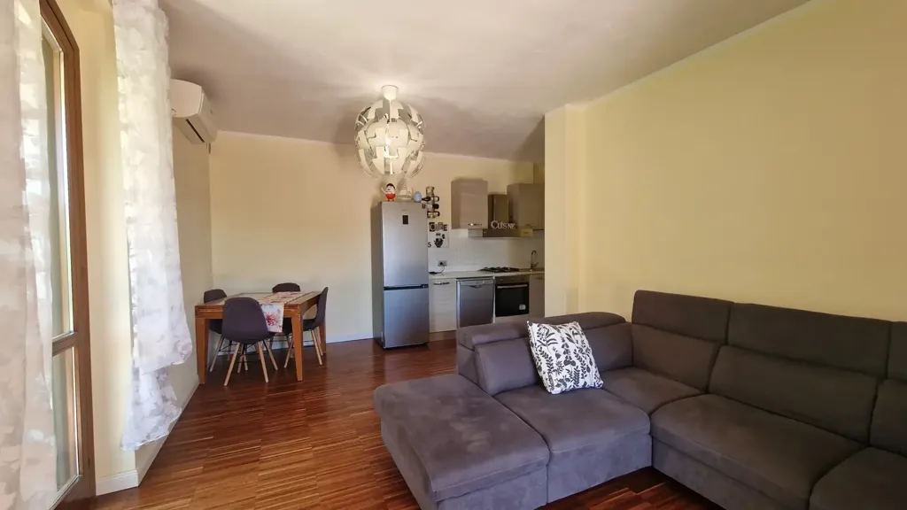 Séjour - Quadrilocale with Private Garden in Sarzana
