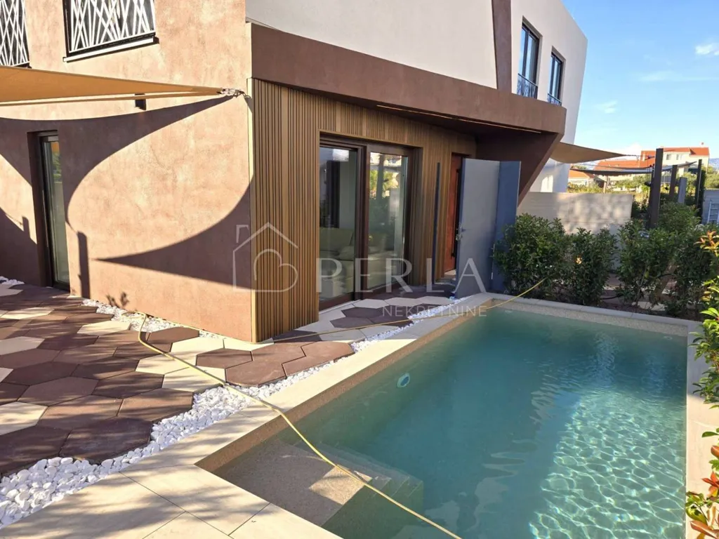 Bassein - Smart Home Villa with Private Pools in Nin