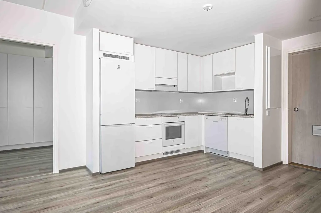 Cuisine - Two-Bedroom Apartment with Balcony in Karakallio, Espoo