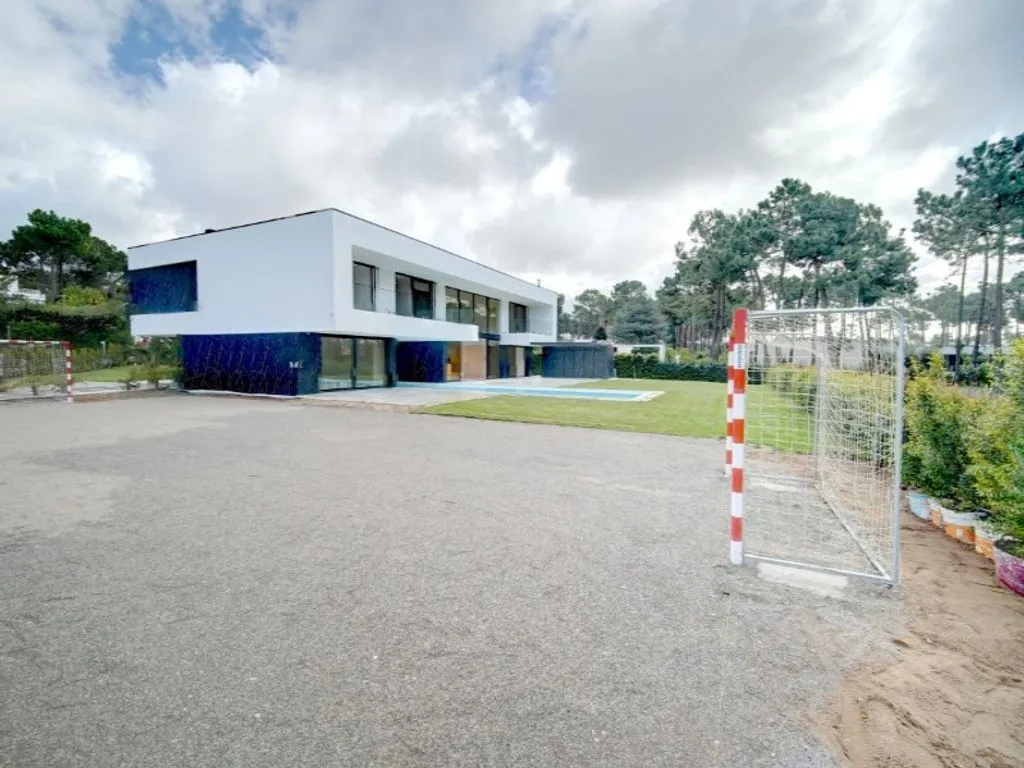 Välivaade - Contemporary Villa with Golf View in Almada