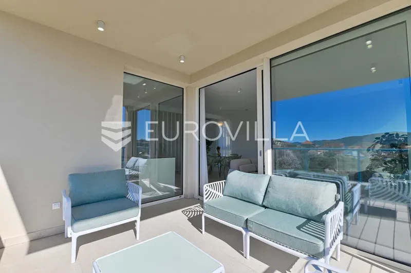 Terrasse - Modern Semi-Detached House with Pool near Trogir