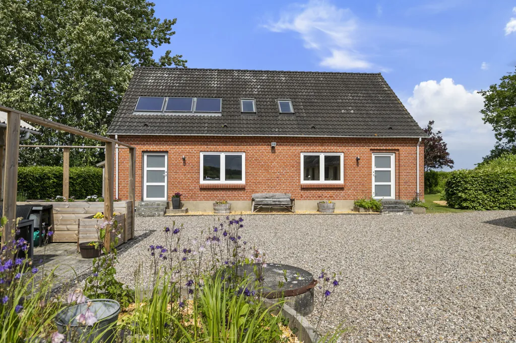 Exterior - 1952 Villa with Garden in Aars