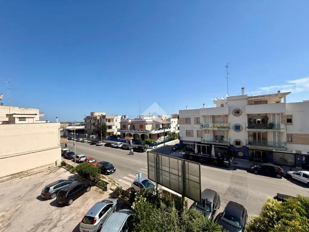 Balcon - 3-Room Apartment with Balcony in Bitonto