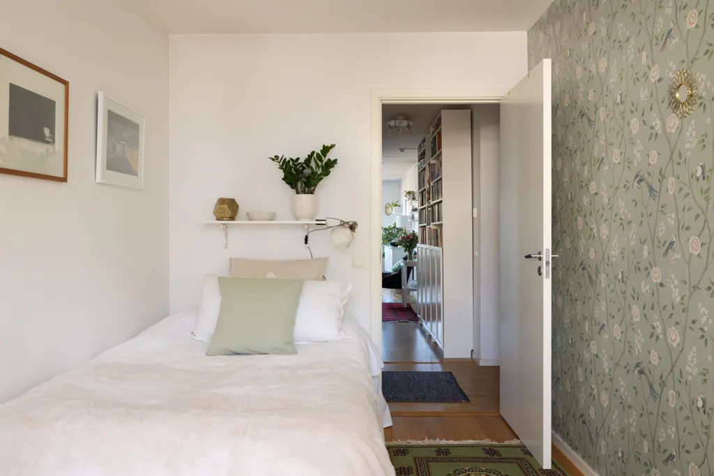 Chambres - 55+ Apartment with Two Balconies in Nockeby Backe
