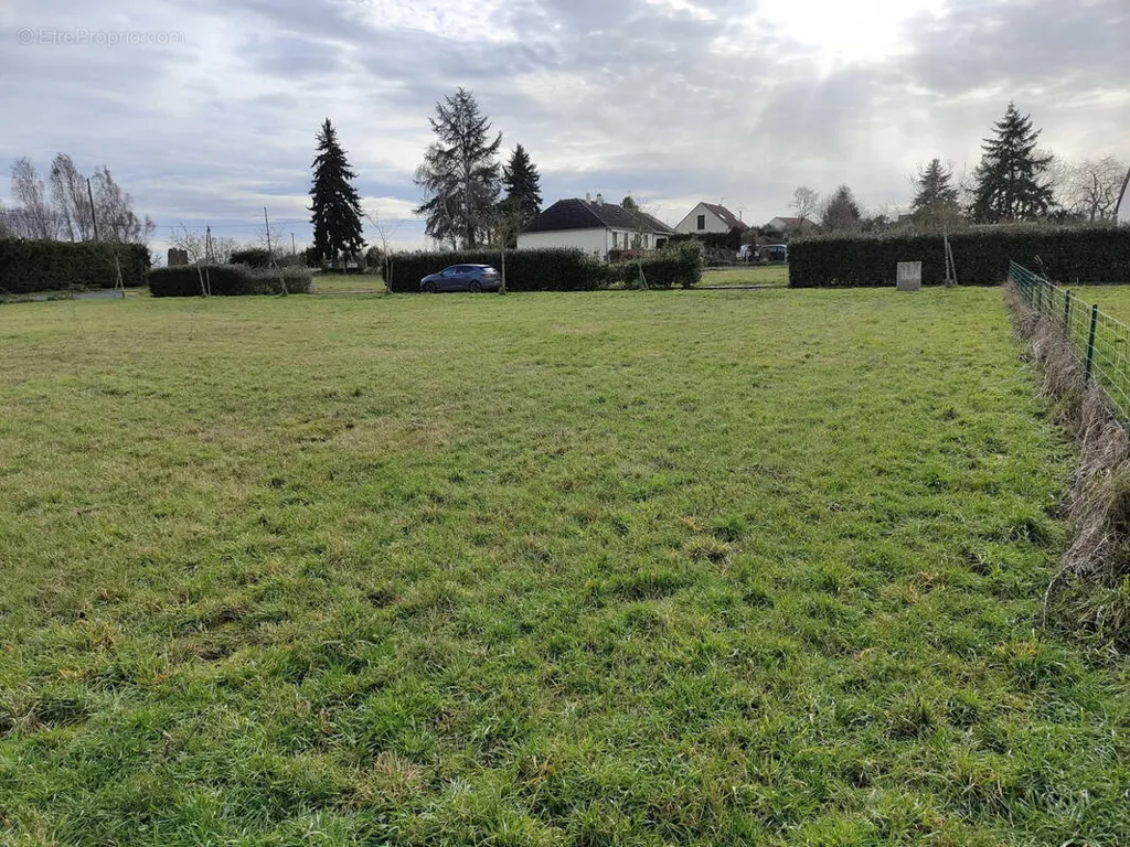 Garden - Buildable Plot Near City Centre in La Châtre