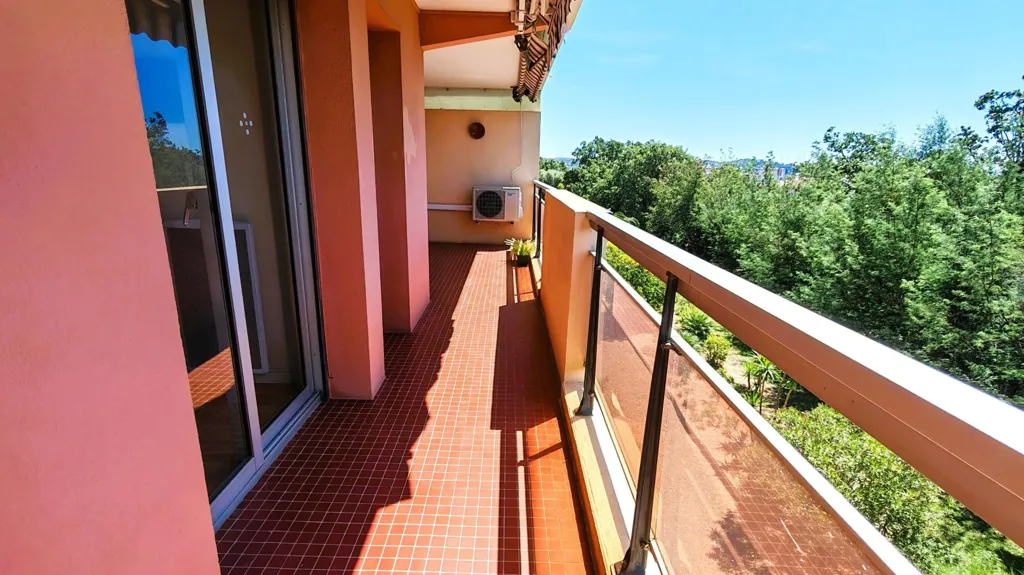 Balcon - Appartement avec Terrasse et Vue Panoramique à Fréjus