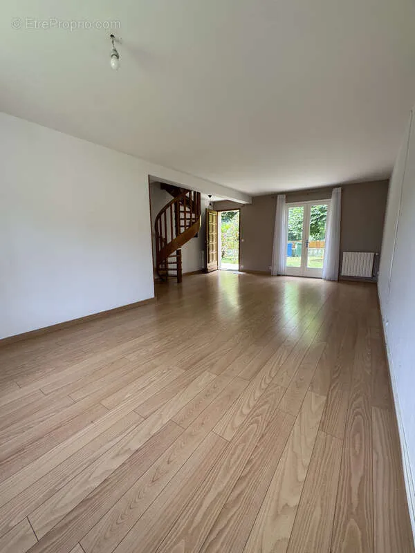 Séjour - Bungalow avec jardin à Landouge