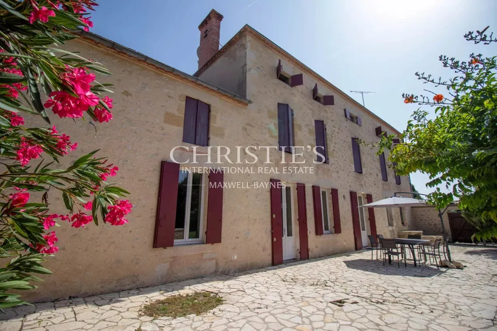 Aed - Converted Surgery Home with Garden in Bastide Village