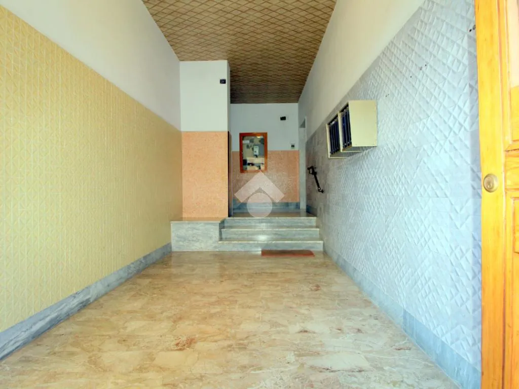 Entrée - 4-Bedroom Apartment with Garage in Lucera