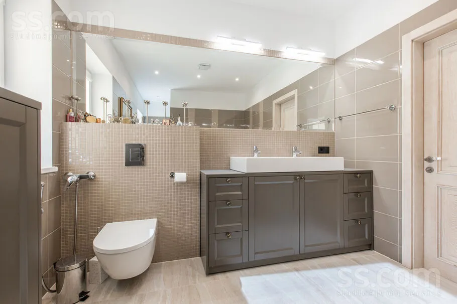 Vannitoad - 3-Bedroom Apartment with Balcony in Spilve
