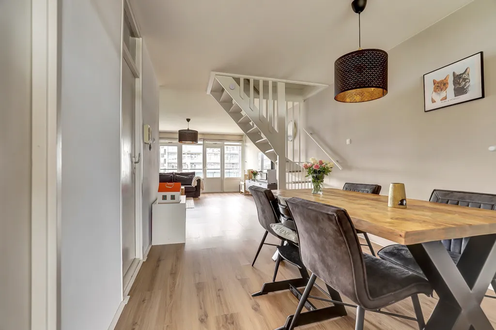 Salle à manger - Maisonnette with Three Balconies in Alphen aan den Rijn