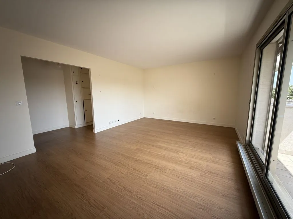 Pièces - Appartement Luxe avec Balcon à Auteuil, Paris