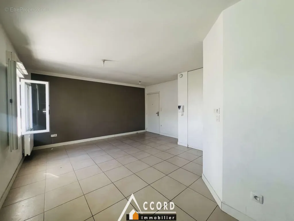 Pièces - Studio avec Parking dans le Quartier Recherche à Sartroville