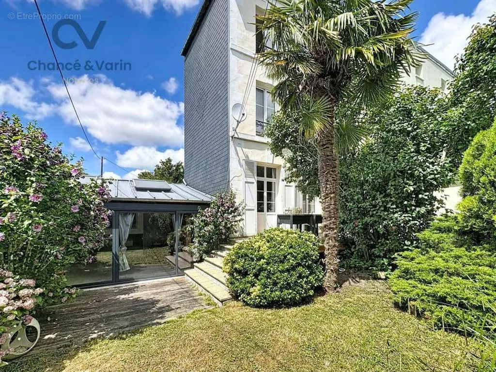 Giardino - Restored House with Garden near Lisieux Centre