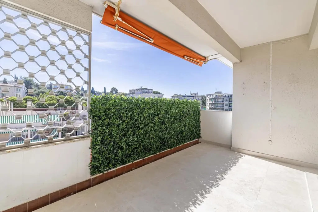 Balcon - Appartement Rénové avec Terrasse à Nice - Cimiez
