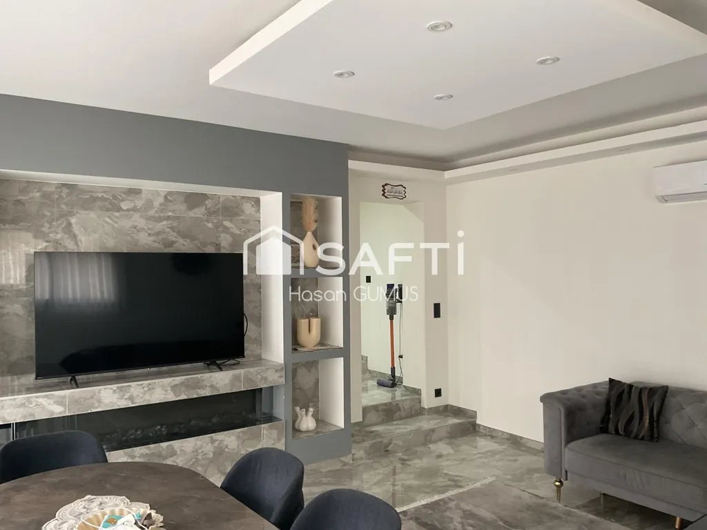 Soggiorno - Spacious Flat with Private Terrace in Estrablin