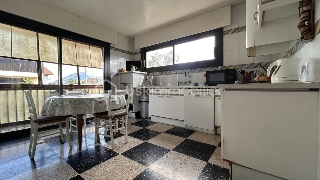 Cuisine - Maison Familiale avec Studio à Échirolles