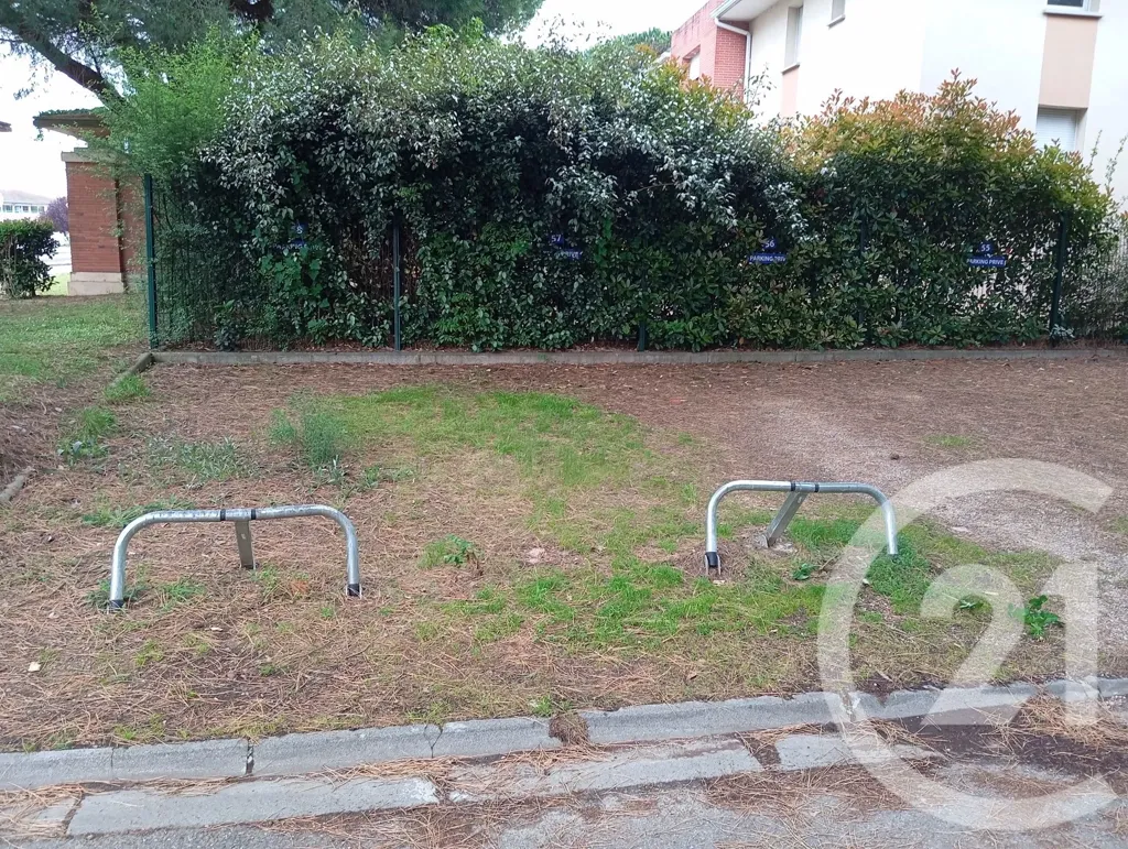 Jardin - Place de Parking Sécurisée avec Stop-Car à Seilh