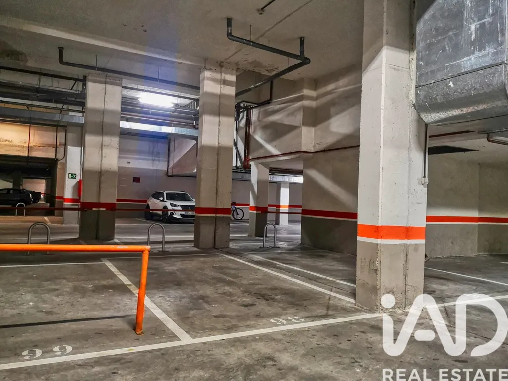 Garaaž - Garage with Pool Access in Alcobendas