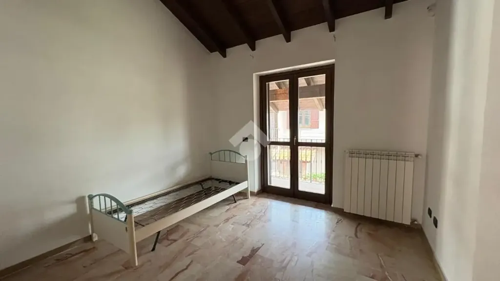 Bedrooms - Spacious 4-Bedroom Apartment in Sozzago