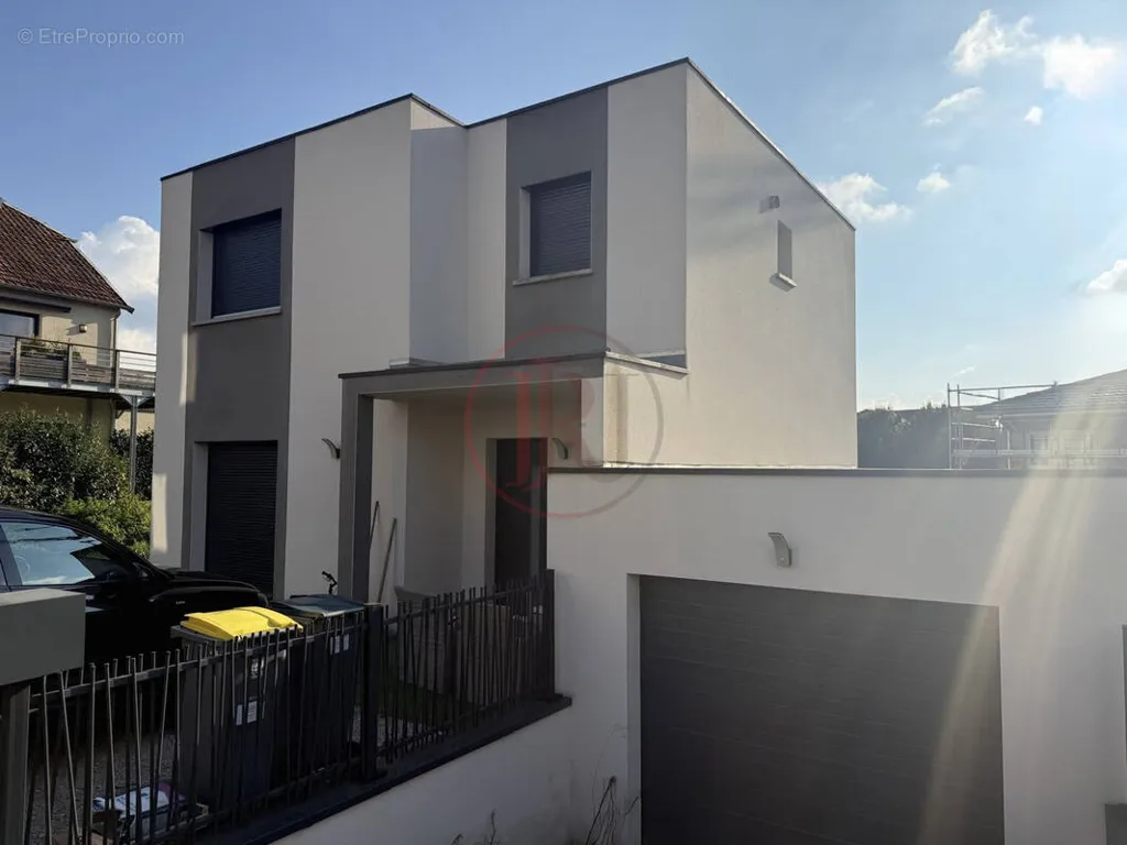 Extérieur - Maison de Standing avec Jardin et Terrasse à Temis/Montboucons