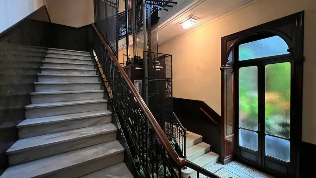 Pièces - Period Apartment with Balcony in Turin