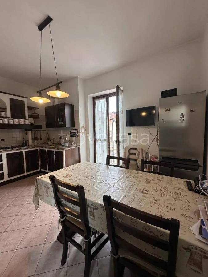 Sala da pranzo - Armed Trilocale with Balcony in Rosta